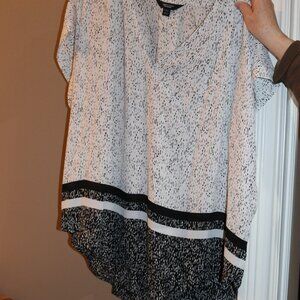 Women's Vera Wang cream with black and tan accent blouse. PXXL.